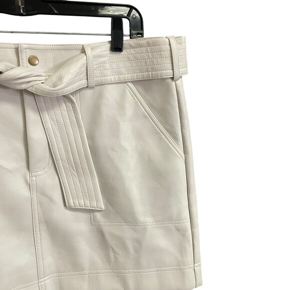 Marie Oliver Vallie Faux Leather Belted Mini Skirt in Cloud Off White Womens 10 - Picture 3 of 6